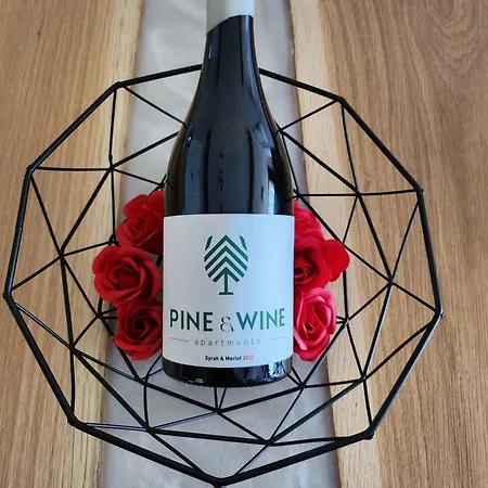 Pine & Wine Bathtub 公寓 *